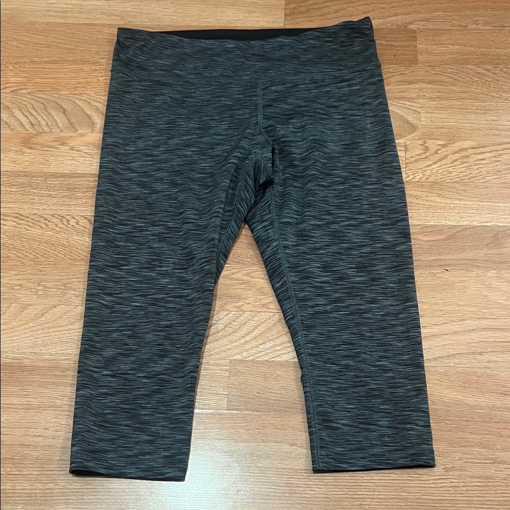 Cascade Sport Grey Cropped Athletic Leggings Sz M
